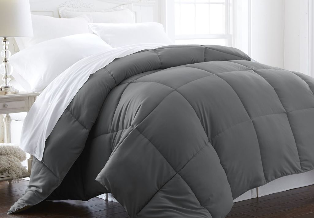 Soft Essential Premium Ultra Plush Down Alternative Comforte(9x.81)